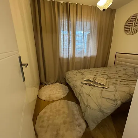 Airport & Stadion Premium 24h Poznań