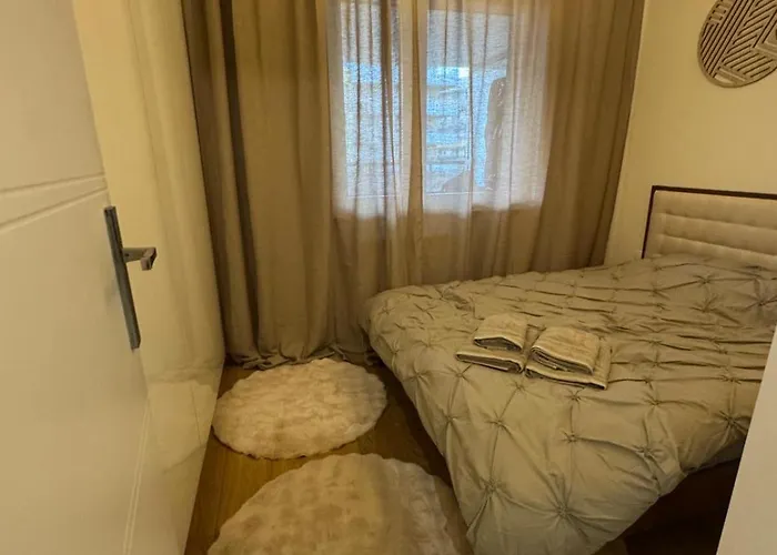 Airport & Stadion Premium 24h بوزنان