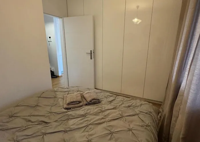 Airport & Stadion Premium 24h شقة بوزنان